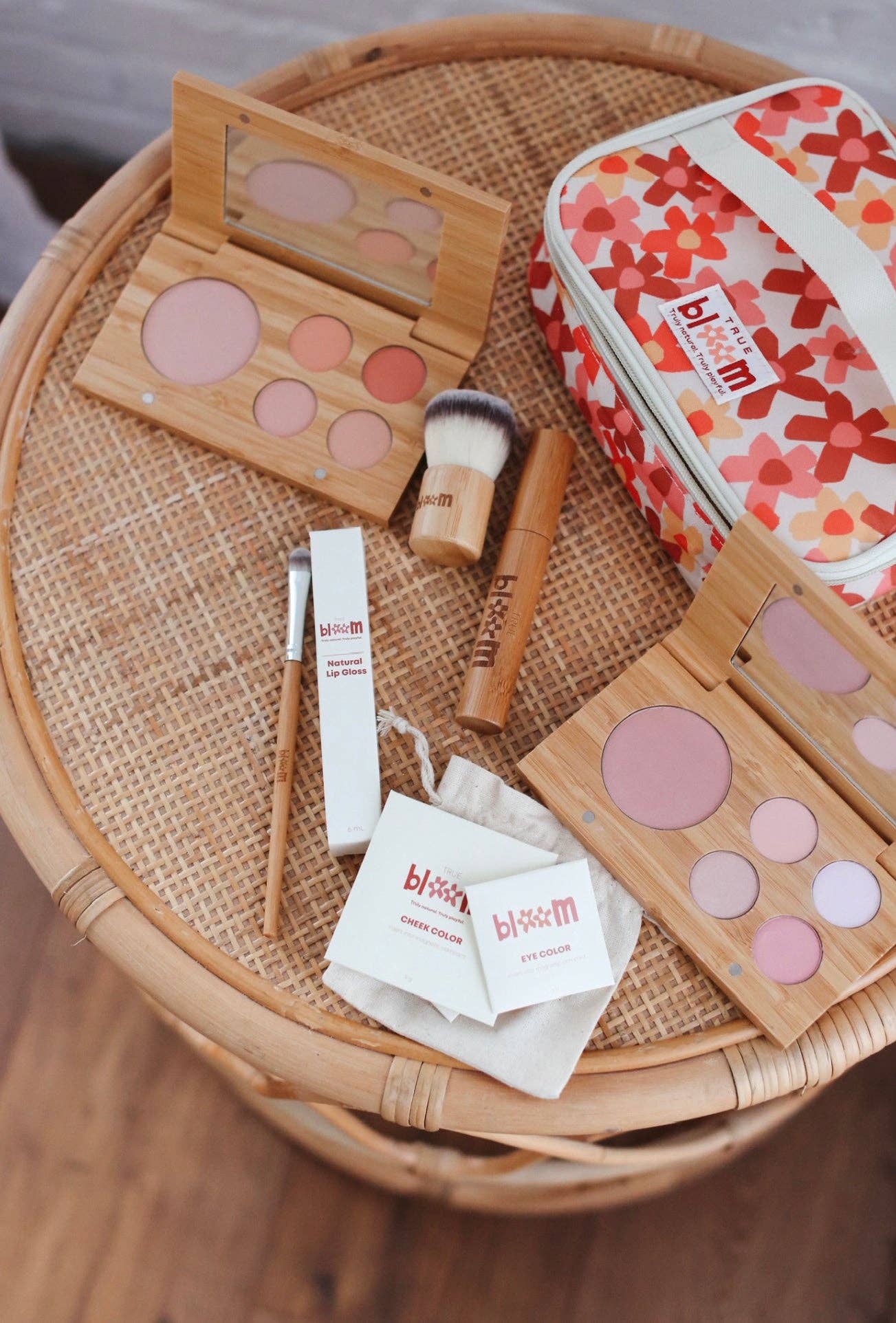 Bloom Makeup Kit: Just Peachy